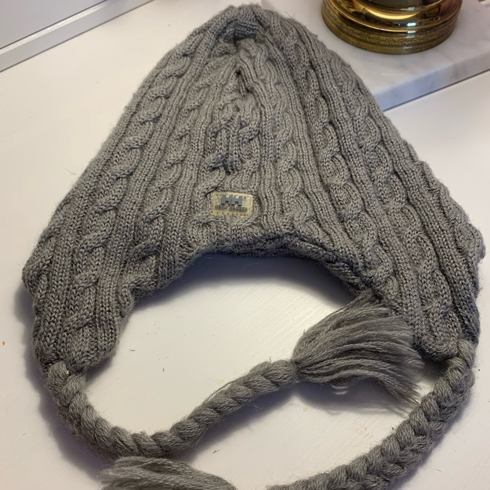 Grey Helly Hansen cable knit winter hat ❄️